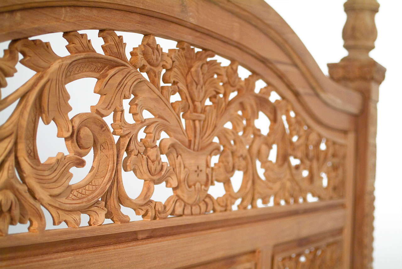Luxus Himmelbett aus historischem Teakholz