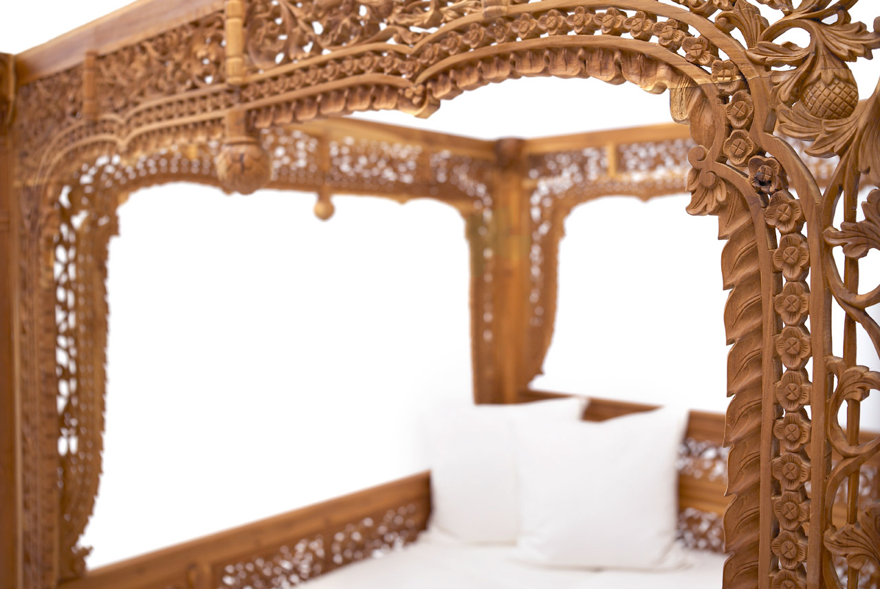 Luxus Himmelbett aus historischem Teakholz